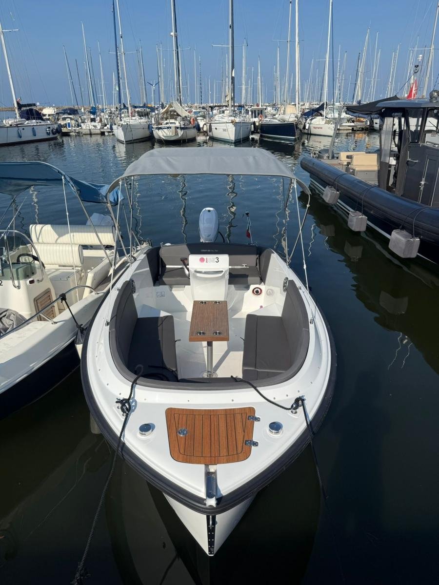 IMBARCAZIONE CORSIVA MOD. 605 NEW AGE