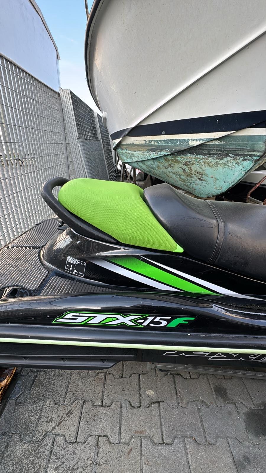 Kawasaki STX 15 F