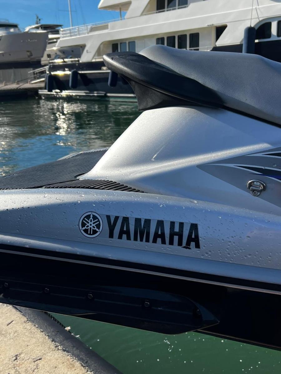 JET SKI YAMAHA WAVE RUNNER MOD. VX CRUISER 